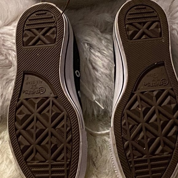 Virtually brand new converse - Picture 3 of 5